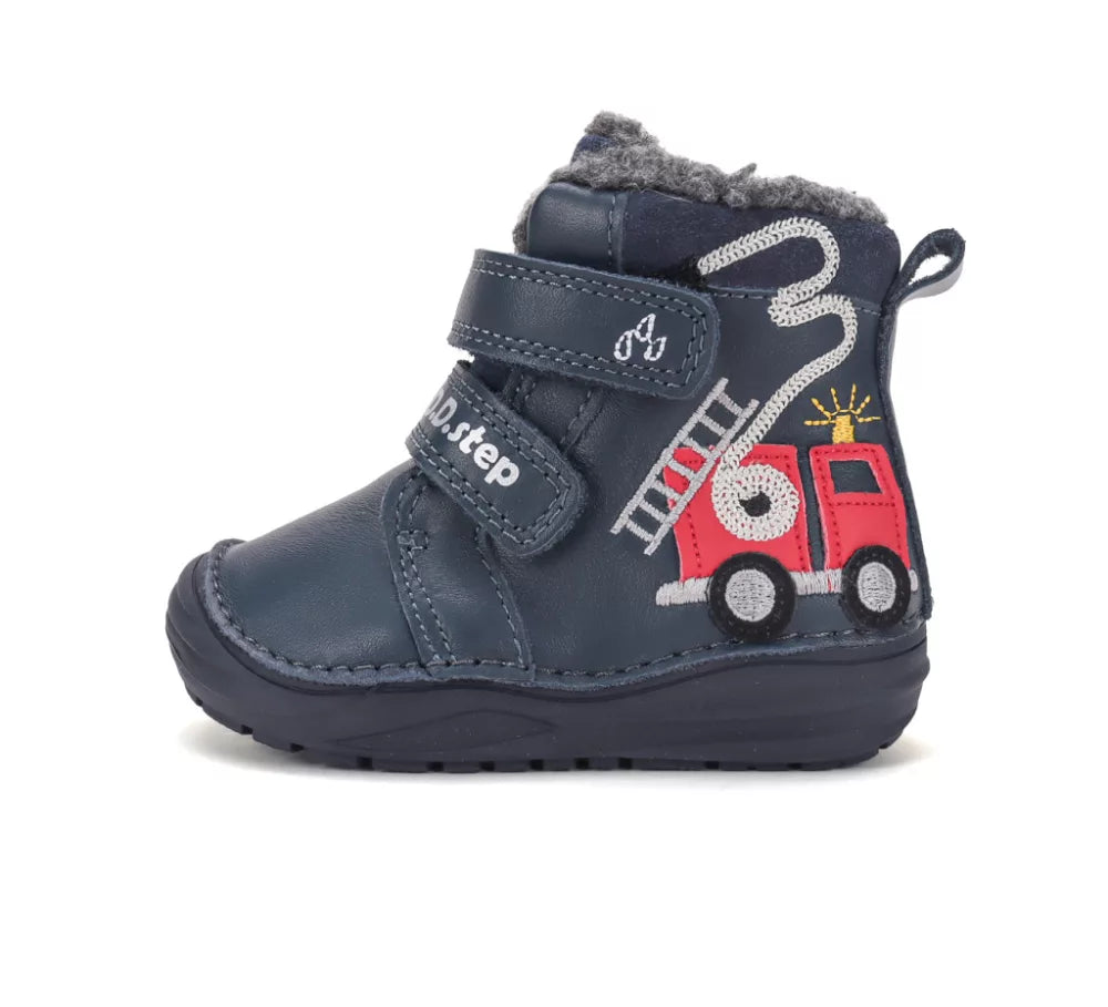 Téli bélelt kisfiú bőrcipő-tűzoltós (W071-62477)